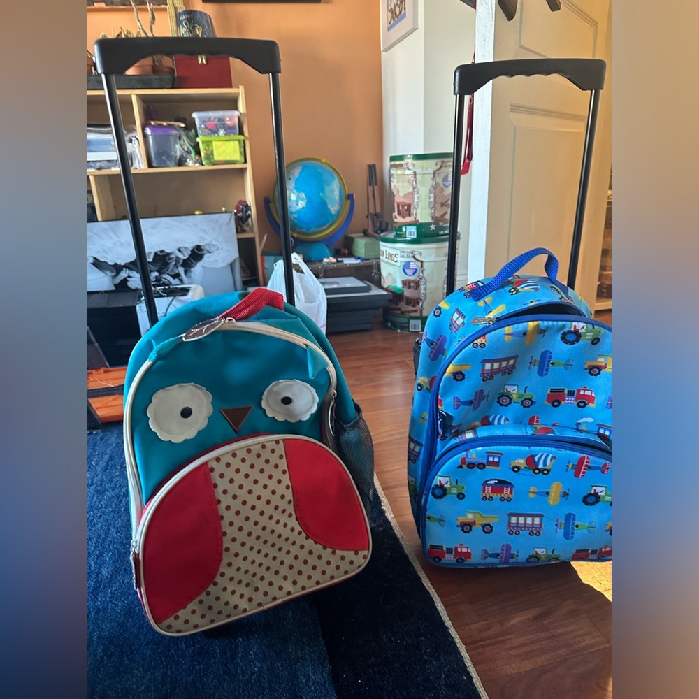 2 kids suitcases WILDKIN 
Great condition
Used once or twice
1 for $20